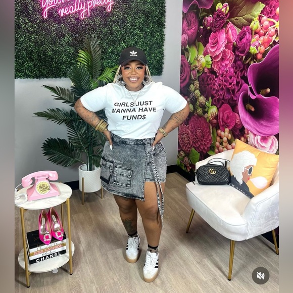 PLUS SIZE BLACK WASH SKORT SIZE 1X & 2X - Picture 2 of 4